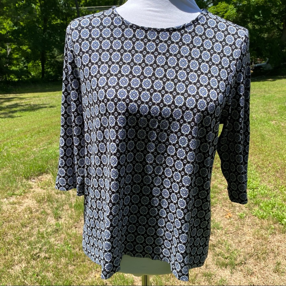 J. JILL WEAREVER COLLECTION TOP BLACK BLUE WHITE FLORAL CREWNECK SIZE MP PETITE